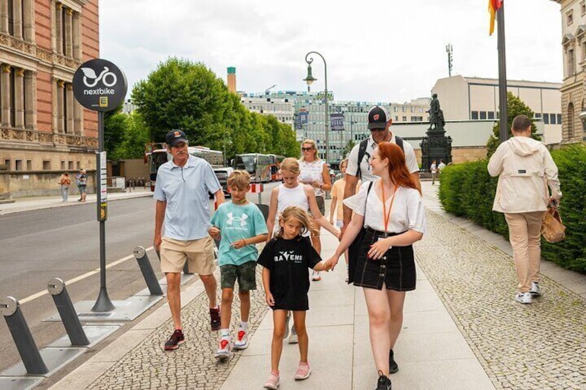 Engaging Family Walking Tour at Berlin Wall