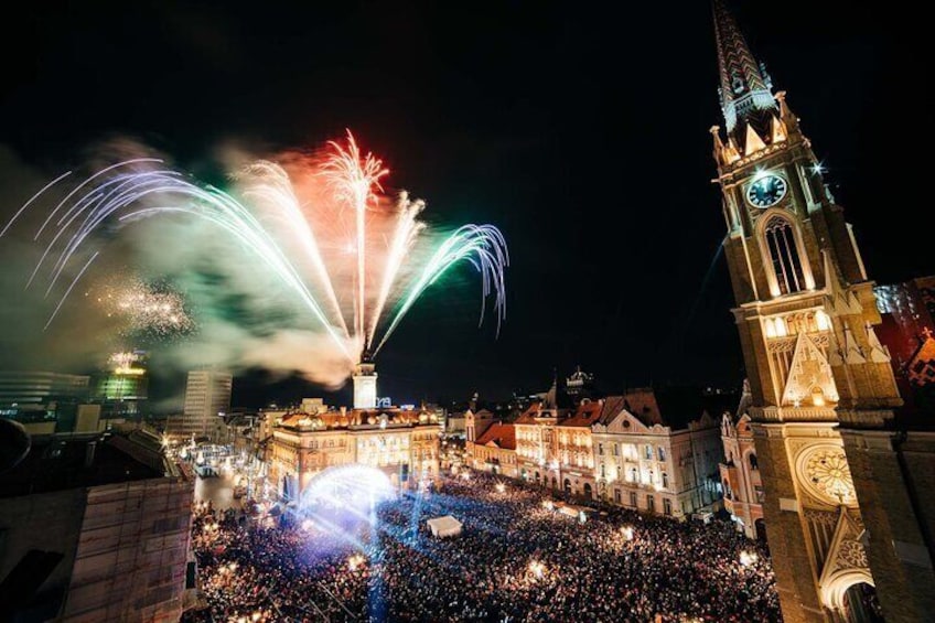 Kickstarting our exclusive night tour with an incredible fireworks display over Liberty Square!