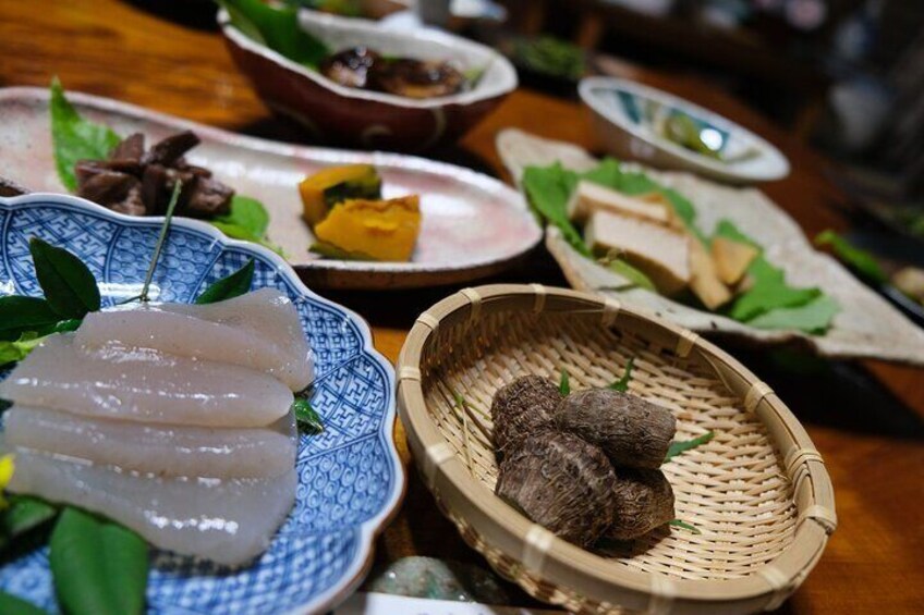 Traditional Japanese Food Tour with a Food Expert