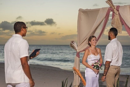 Aruba Eagle Beach Romantic Sunset Picnic in a Luxury Cabana