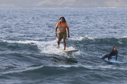 Playa de Las Américas: VIP Inolvidable Private Surf Lesson