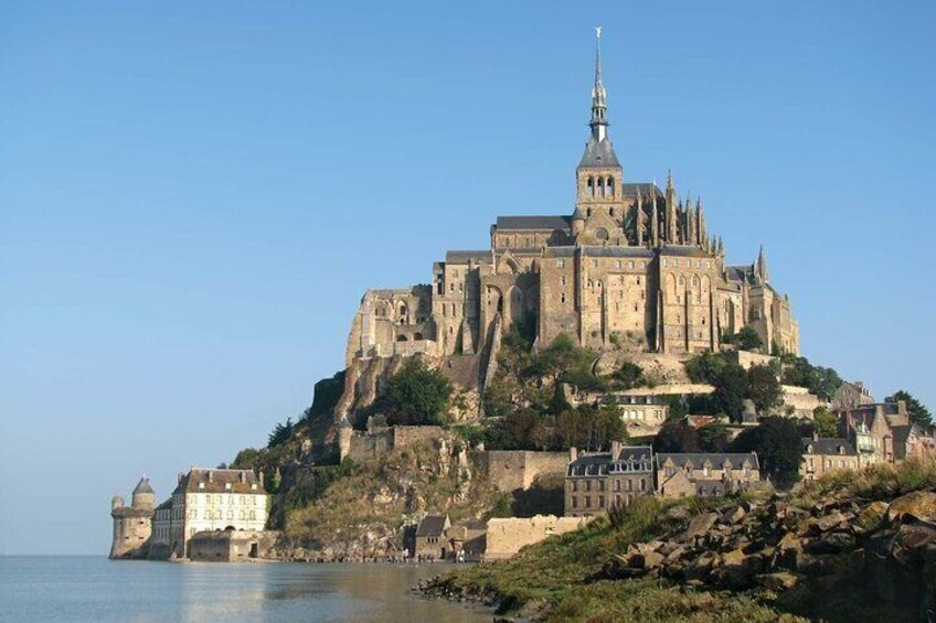 Mont Saint Michel and D-Day Omaha Beach Private Trip from Paris