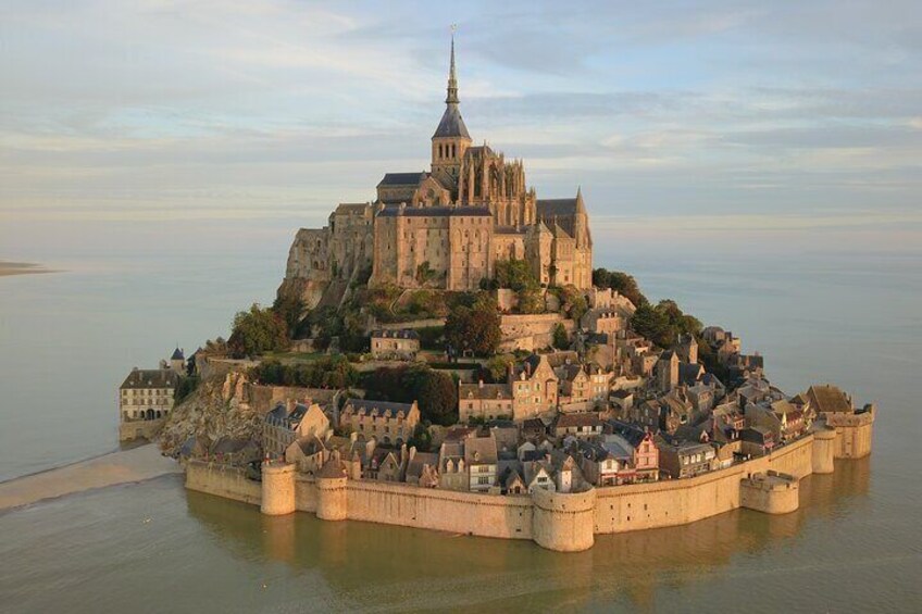 Mont Saint Michel and D-Day Omaha Beach Private Trip from Paris