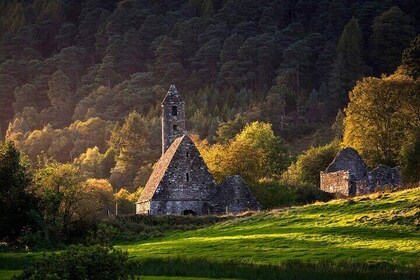 Visite à pied en Irlande des secrets cachés de Glendalough et des vallées