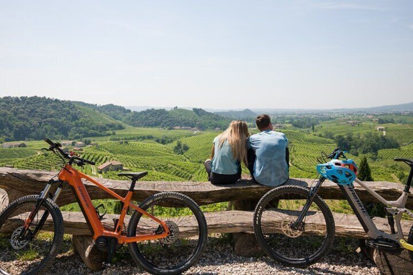 Tour among the UNESCO vineyards and Prosecco hills by e-bike