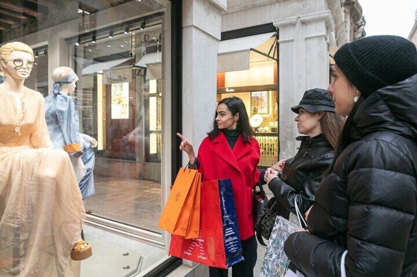 Private Shopping Tour in Venice with a Personal Stylist