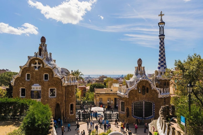 Complete Gaudi Tour: Casa Batlló & Extended Sagrada Familia
