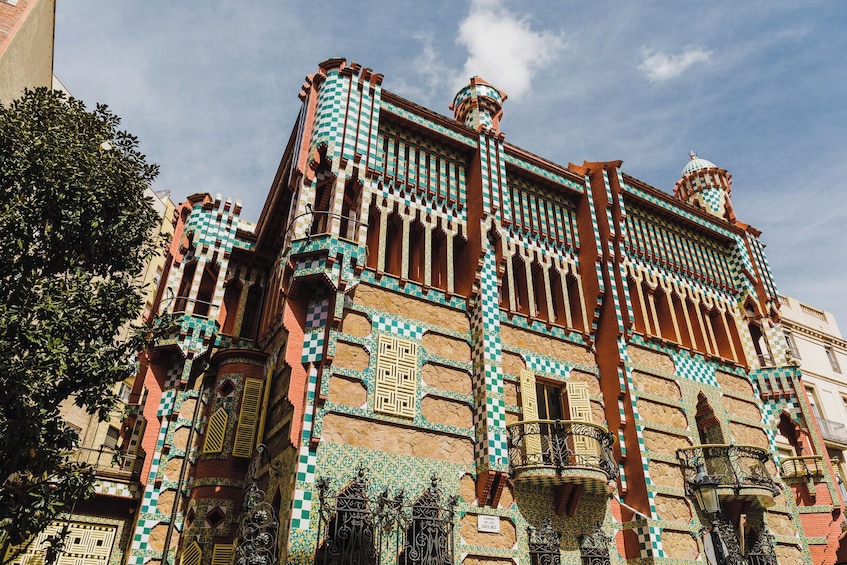Complete Gaudi Tour: Casa Batlló & Extended Sagrada Familia