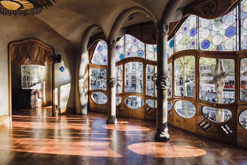 Complete Gaudi Tour: Casa Batlló & Extended Sagrada Familia