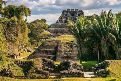 Placencia: Xunantunich Maya Ruin & Blue Hole Tour