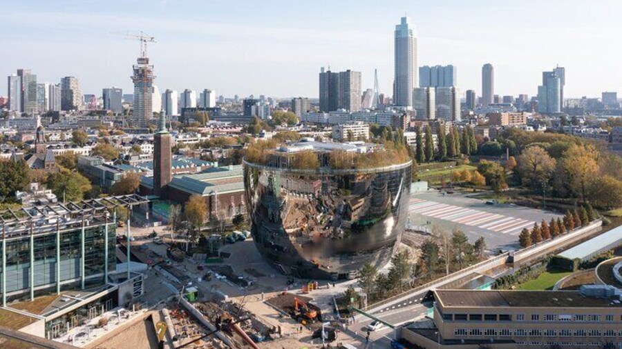 Depot of the Boijmans museum, with the Rotterdam skyline in the background.