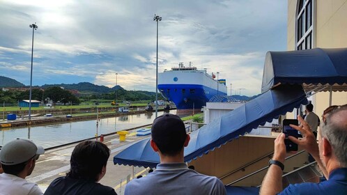 Escala privada Canal de Panamá y visita de la ciudad