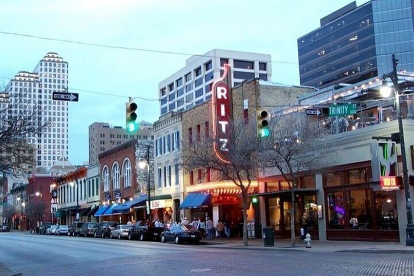 Guided Walking Tour of Austin's Must See Sights