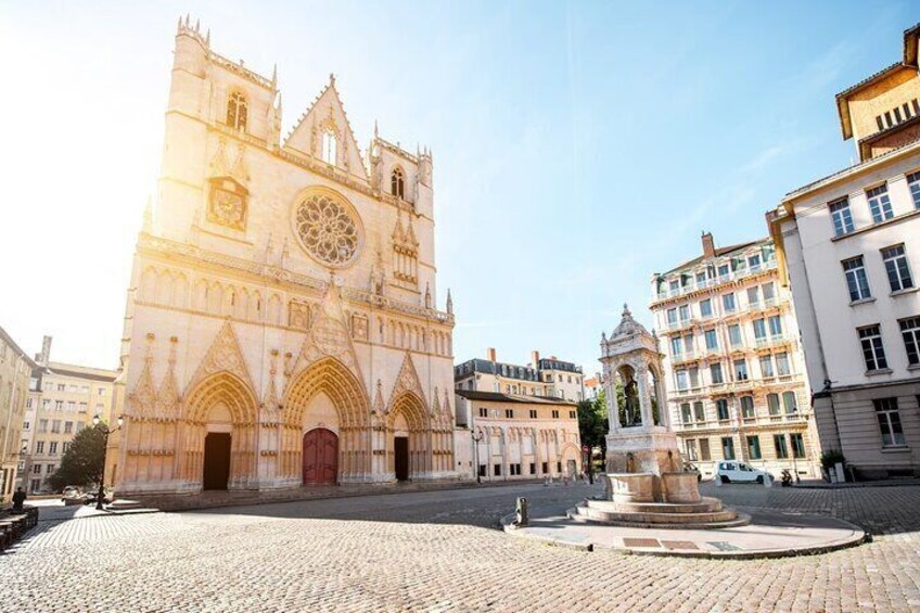 Old Town Audio Tour in Lyon with Vaporetto River Cruise Tickets