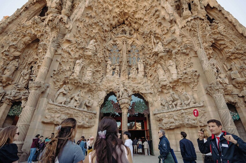 Sagrada Familia Highlights Tour with Skip the Line Tickets