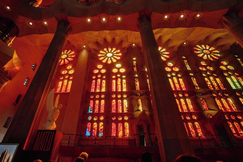 Sagrada Familia Highlights Tour with Skip the Line Tickets