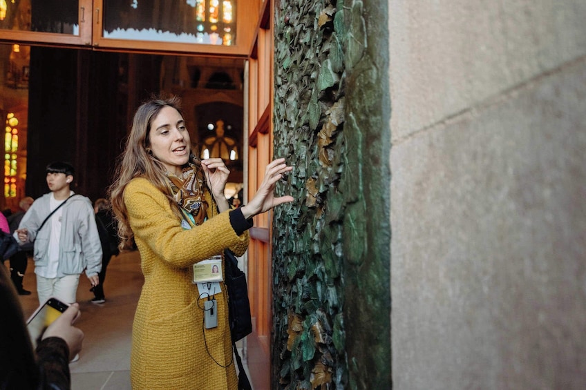 Sagrada Familia Highlights Tour with Skip the Line Tickets