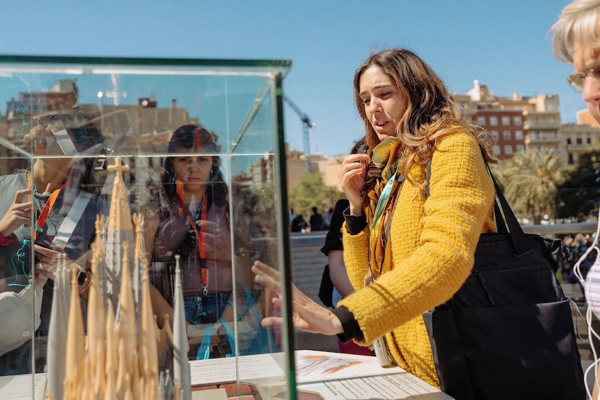 Sagrada Familia Highlights Tour with Skip the Line Tickets
