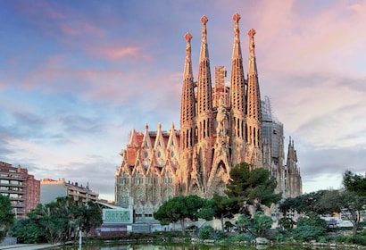 Sagrada Familia Highlights Tour Skip the Line -lipuilla