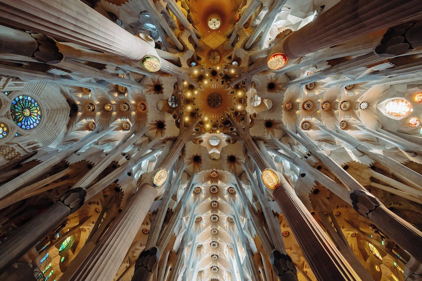 Sagrada Familia Highlights Tour with Skip the Line Tickets