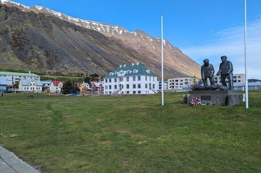 Self-Guided Tour of Ísafjörður: Art, History, and Architecture