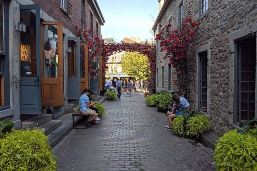 Old Montreal: Self-Guided Tour from Place D‘Armes to Old Port