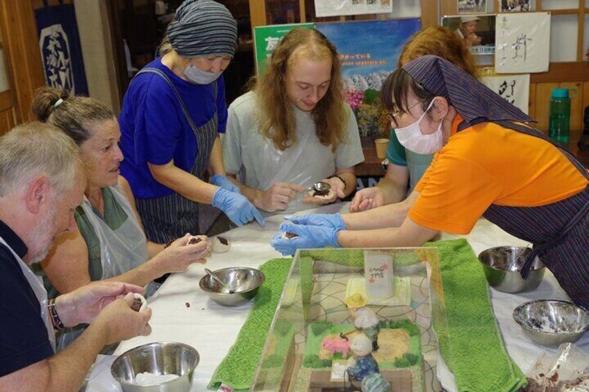 Make Oyaki Dumplings & Walk Around Zenkoji Temple in Nagano