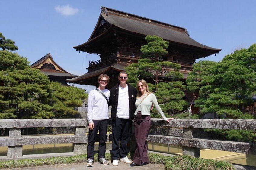 Make Oyaki Dumplings & Walk Around Zenkoji Temple in Nagano