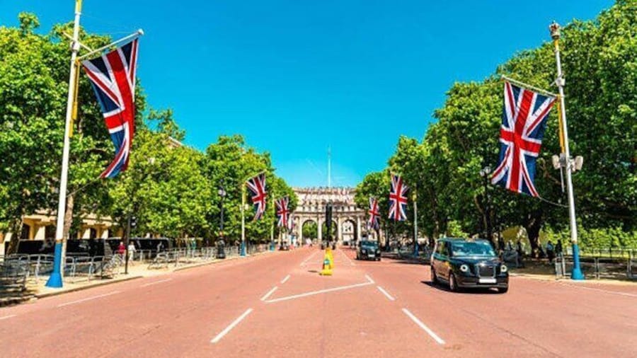 London Taxi Tours Unveiling the City's Treasures in Style