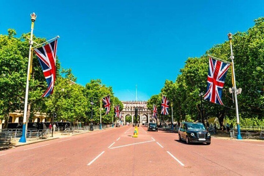 London Taxi Tours Unveiling the City's Treasures in Style