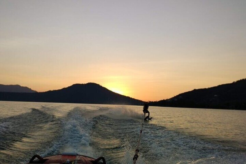 Valle de Bravo Tour: Walk in Magical Town and Ride a Jet Ski