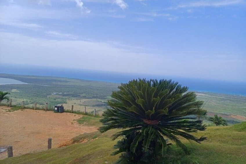 Round Mountain and Secret Beaches: Local DR House Experience