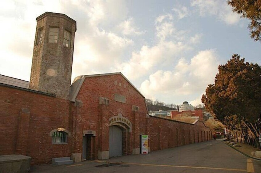 Seoul: JP Colonial History Tour at Prison, Retro Korean Village