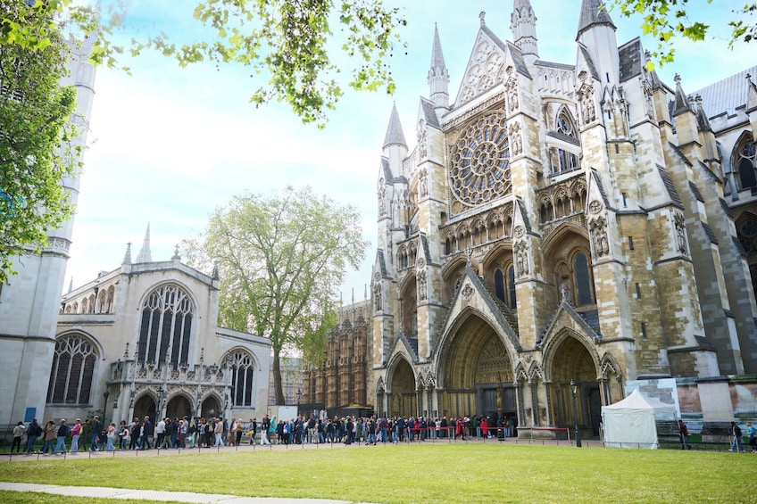 London in a Day: Tower of London, Westminster Abbey & River Cruise