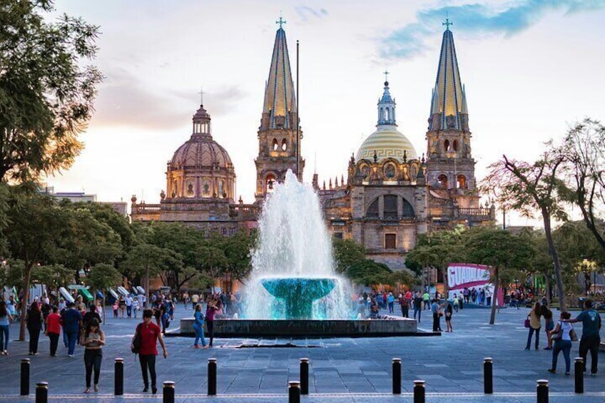 Guided Tip Based Walking Tour in Guadalajara Center 