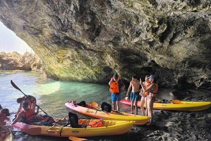 Kayak Tour with Snorkeling and Picnic