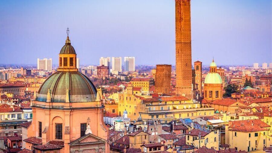 Bologna Scavenger Hunt and Highlights Self-Guided Tour