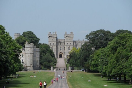 Windsor Stonehenge Winchester Private Tour with Entry Passes