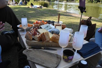 Private Picnic around a lake in Paris by a French chef