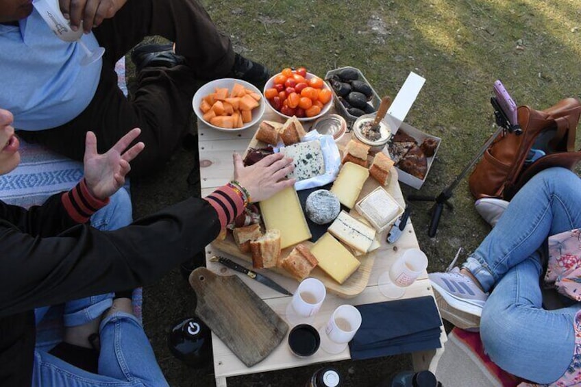 Private Picnic around a lake in Paris by a French chef