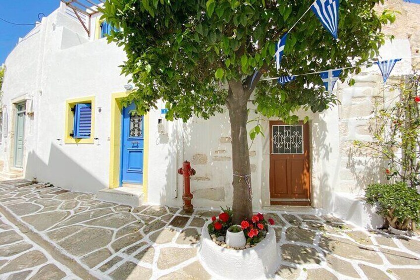 Paros Private Family Hercules Treasure Hunt with Food Stops