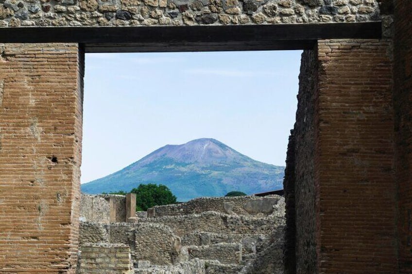 Discover Pompeii in a Private Audio and Video Guided Tour