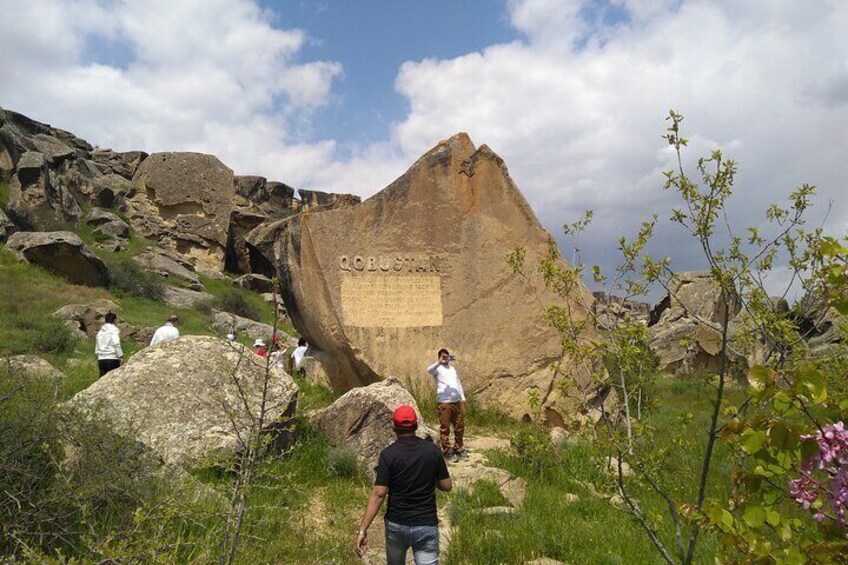 Baku: Gobustan, Mud Volcano, Fire Temple & Burning Mountain