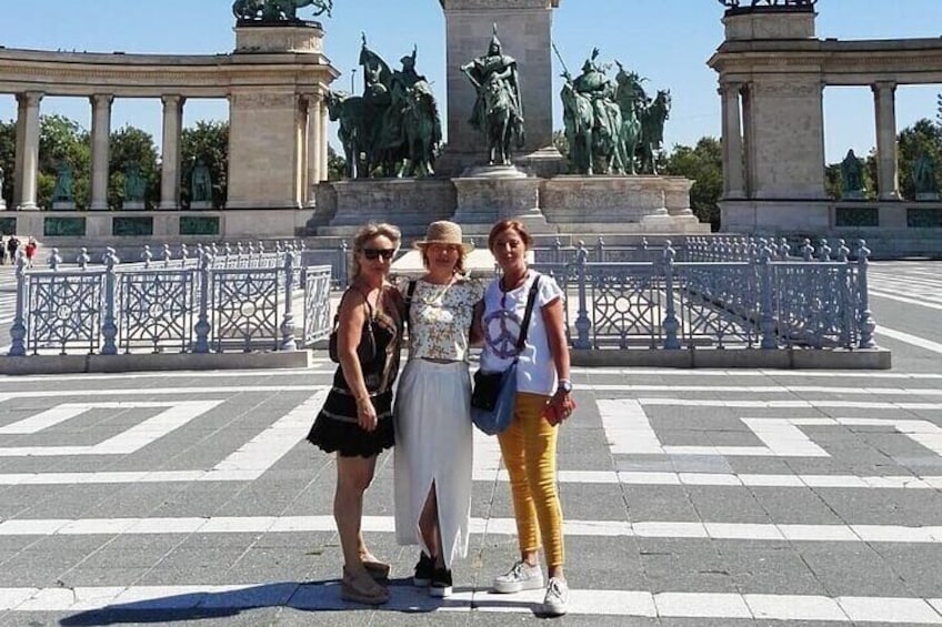 Budapest : Highlights & Hidden Gems Walking Tour
