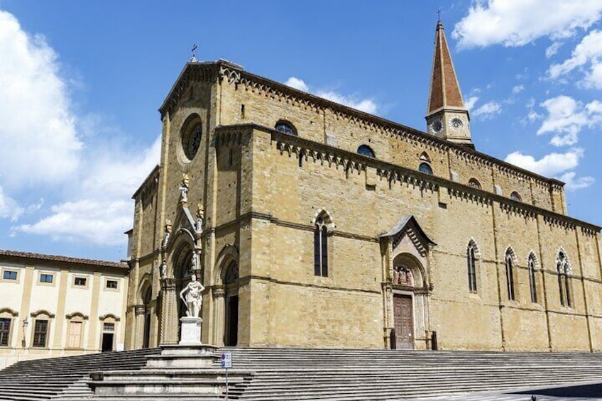 Kid-Friendly Arezzo Private Guided Tour for Families