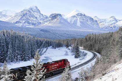 2-Day Banff Lake Louise, Moraine & Emerald Yoho N.P. Tour