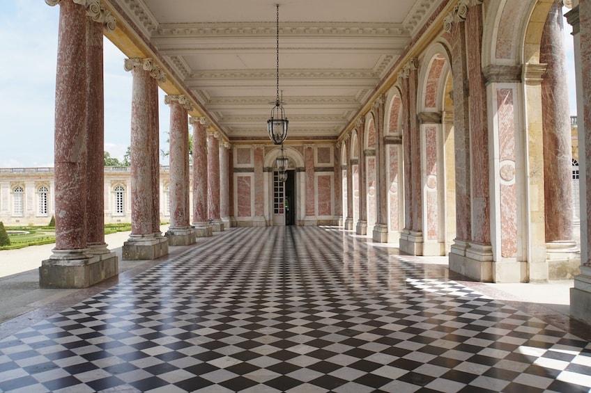 Small Group Paris to Versailles Day Trip with Garden Stroll