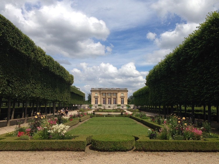 Small Group Paris to Versailles Day Trip with Garden Stroll