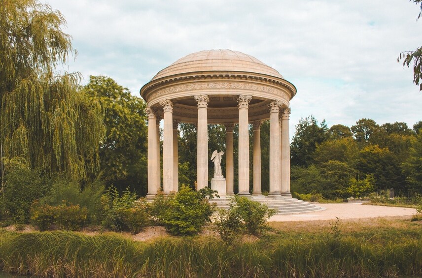 Small Group Paris to Versailles Day Trip with Garden Stroll