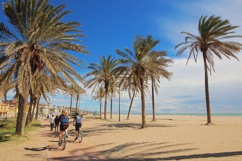 E-Bike Tour in Valencia Beaches to City of Arts and Colón Market